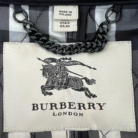 Classic Burberry quilted trench. Size 6 US. Loves but in fabulous shape. - Picture 5 of 7